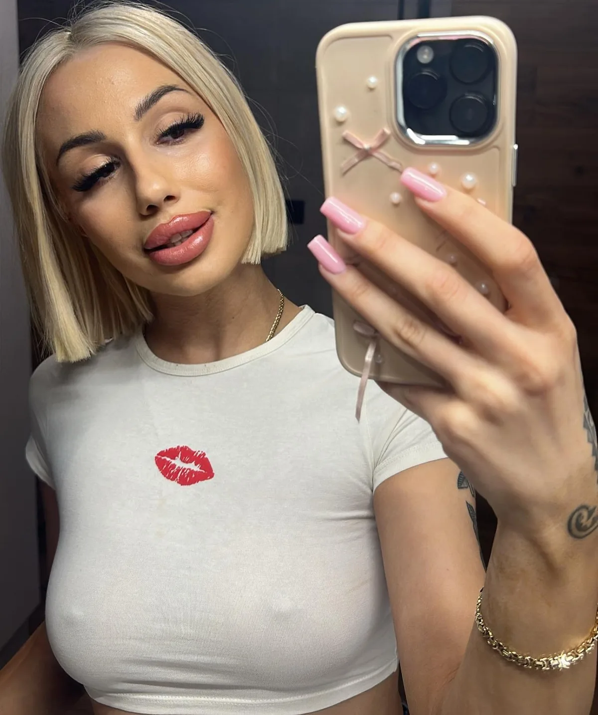 Nora escort München
